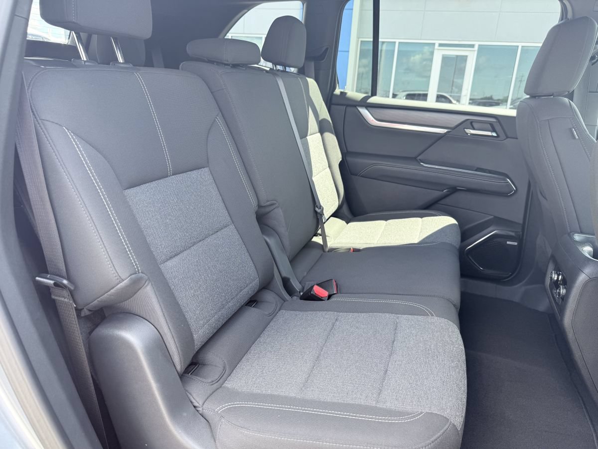 Used 2025 GMC Acadia Elevation AWD/4WD image 13
