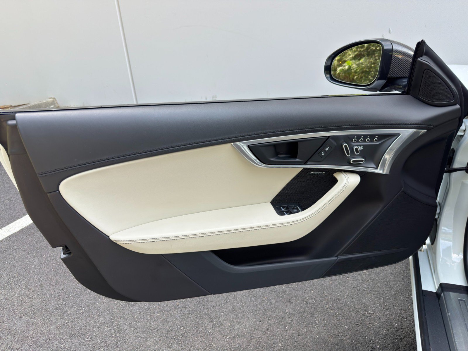 Used 2019 Jaguar F-TYPE R-Dynamic RWD image 41