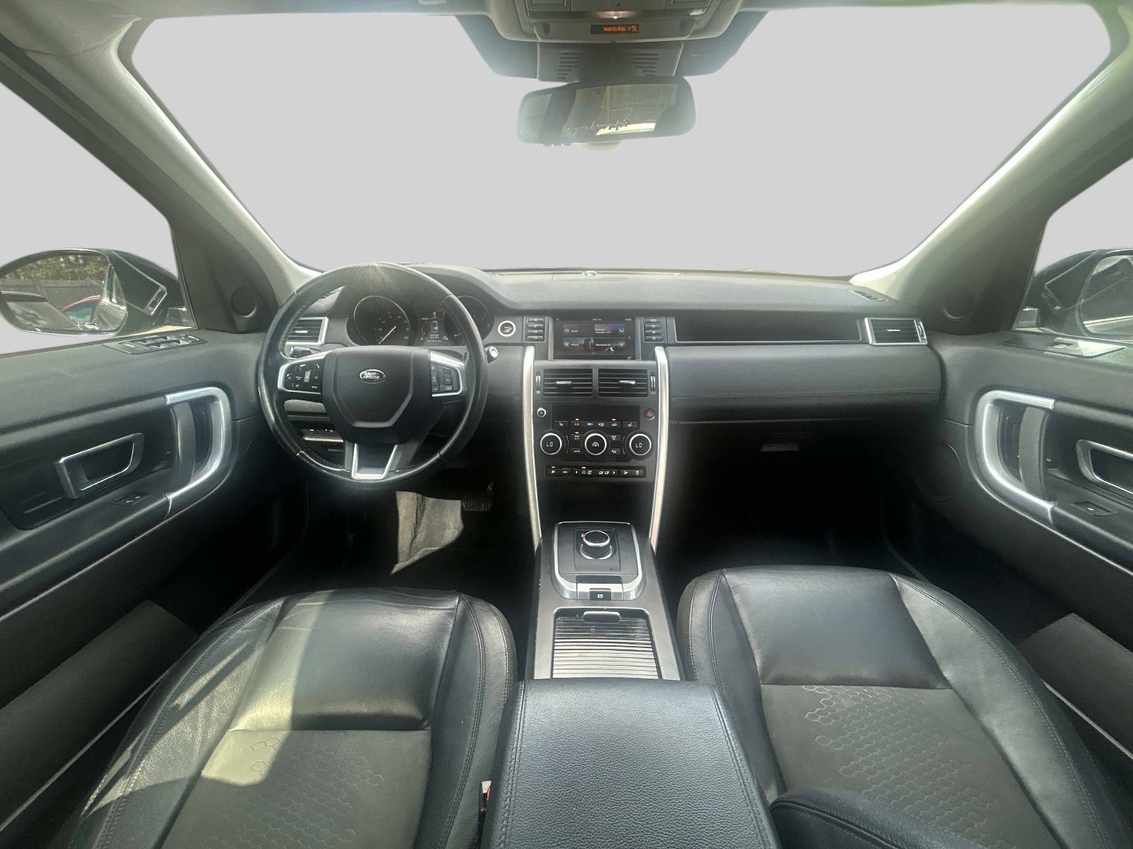 Used 2017 Land Rover Discovery Sport SE AWD/4WD image 16