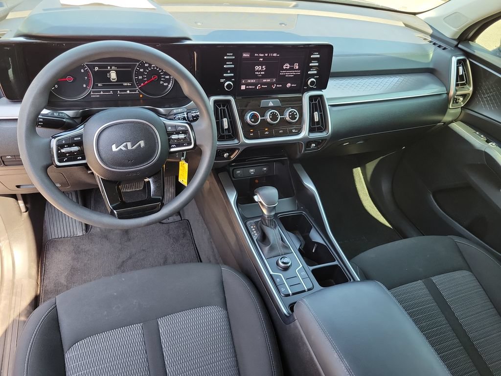 Used 2023 Kia Sorento LX FWD image 15