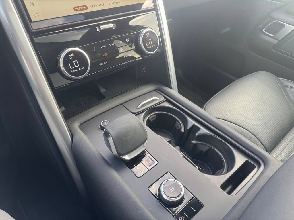 Used 2024 Land Rover Discovery S AWD/4WD image 13