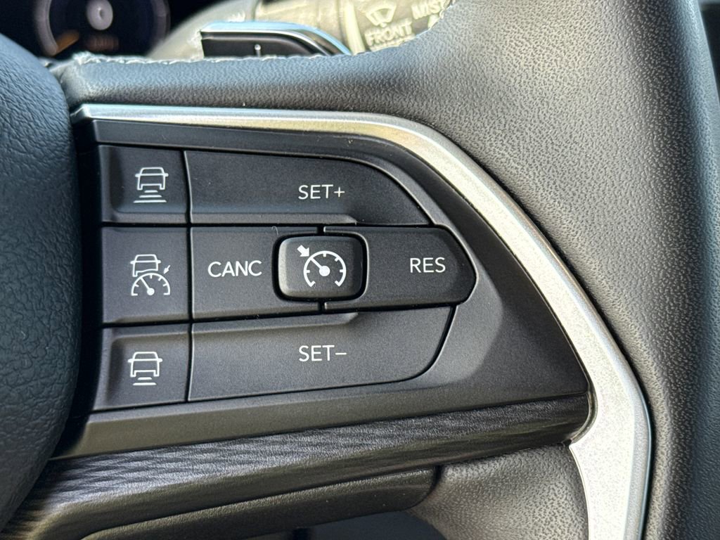 Used 2023 Jeep Grand Cherokee Altitude image 27