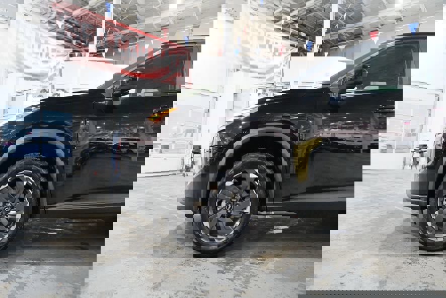 Used 2025 Nissan Rogue SV image 5