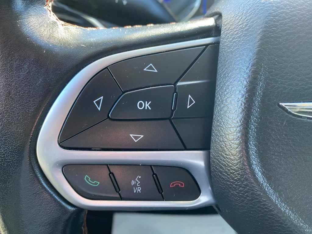 Used 2017 Chrysler Pacifica Touring-L image 28