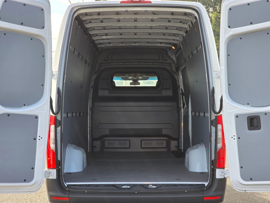 Used 2024 Mercedes-Benz Sprinter 2500 image 19