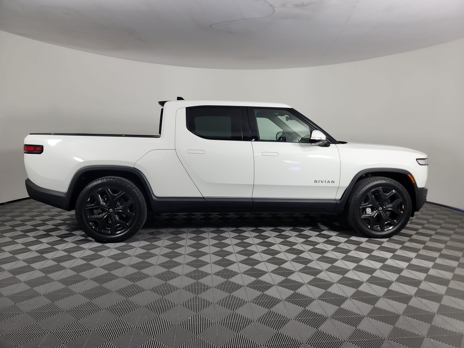 Used 2024 Rivian R1T Adventure Dual AWD/4WD image 6