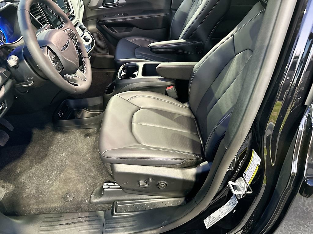 New 2026 Chrysler Pacifica Select FWD image 20