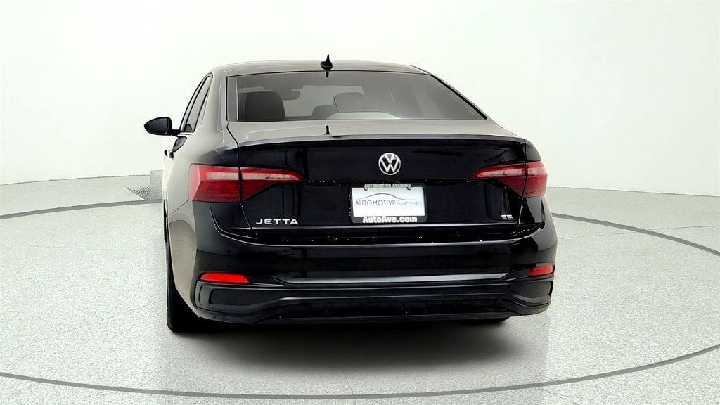 Used 2022 Volkswagen Jetta SE FWD image 6