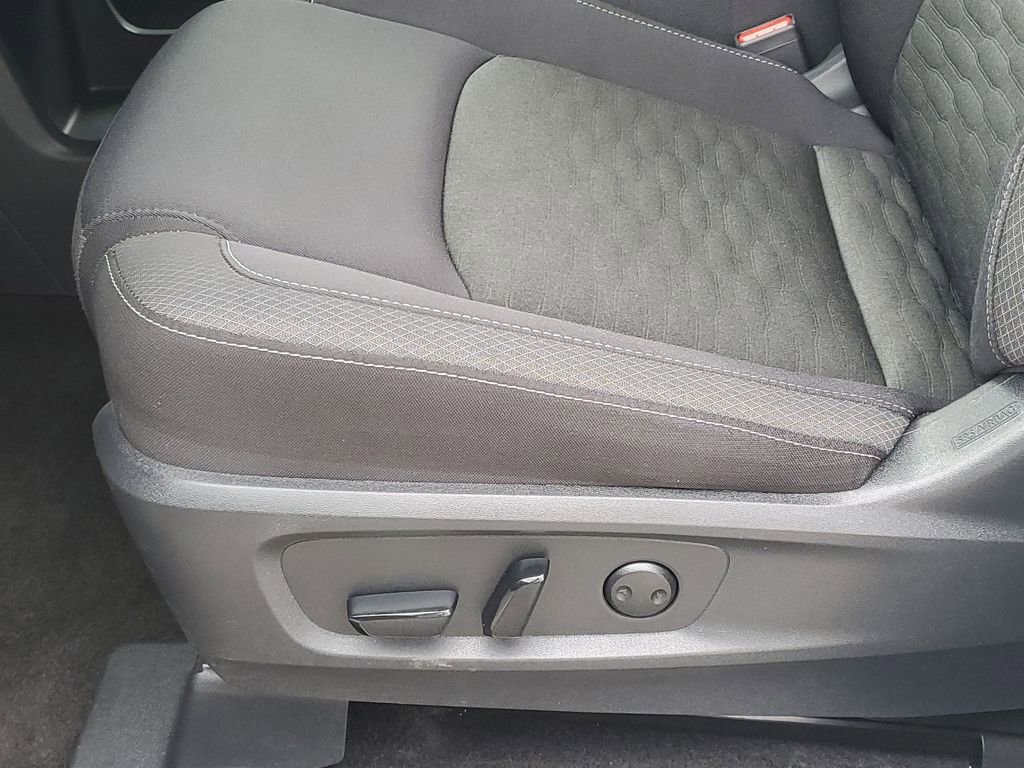 Used 2024 Nissan Pathfinder SV image 11