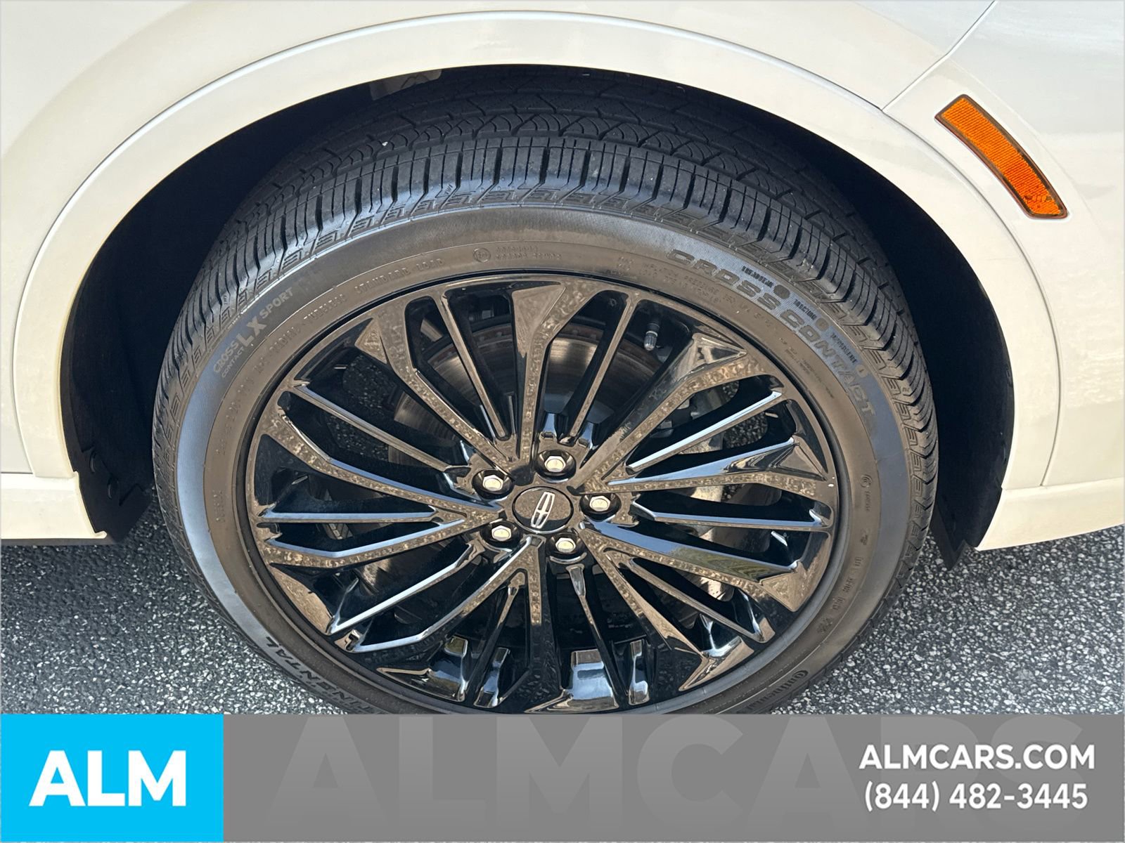 Used 2024 Lincoln Corsair Reserve w/ Jet Appearance Package image 15