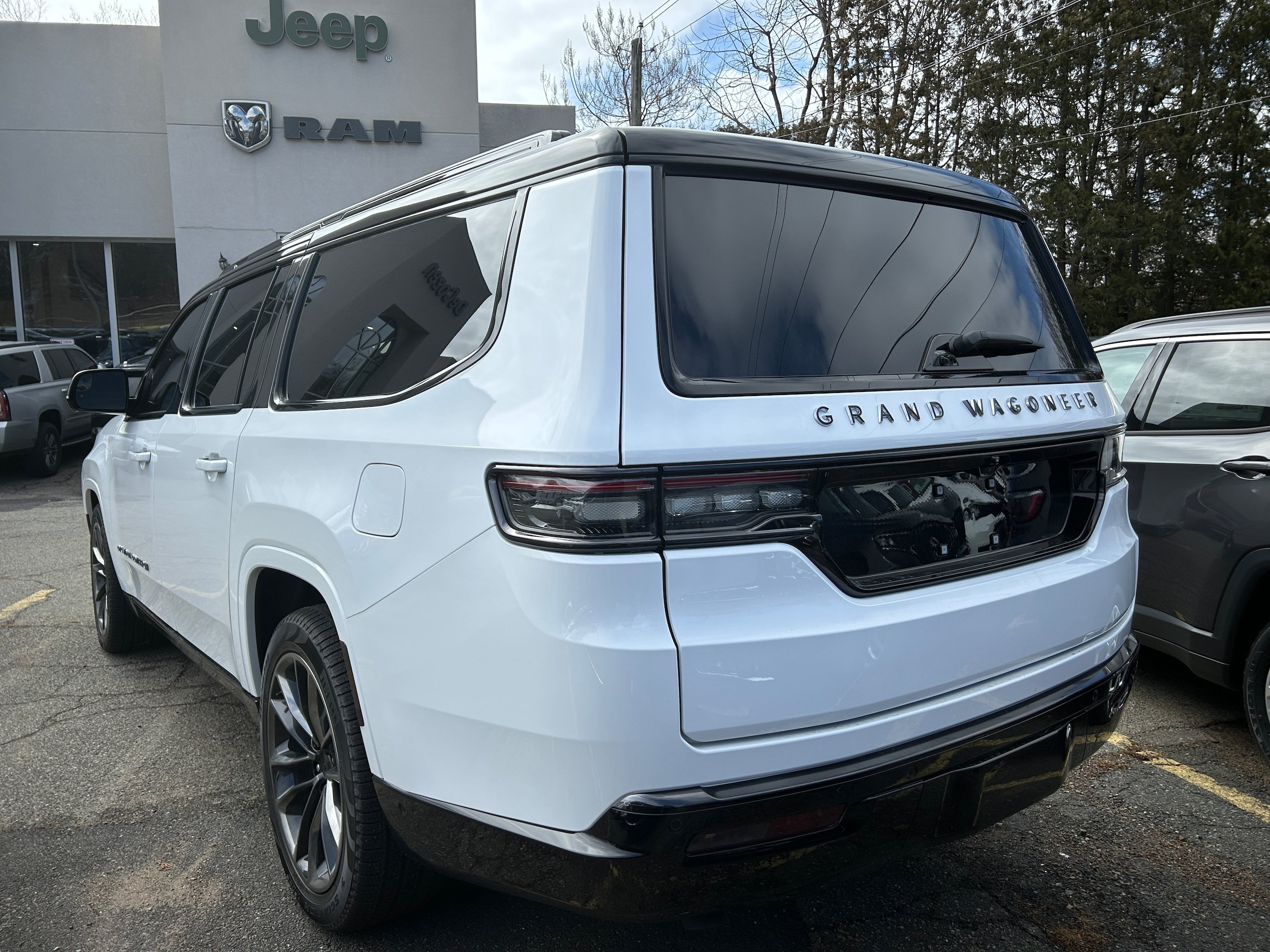 New 2025 Jeep Grand Wagoneer L Series II Obsidian w/ Quick Order Packagew 28T AWD/4WD image 4