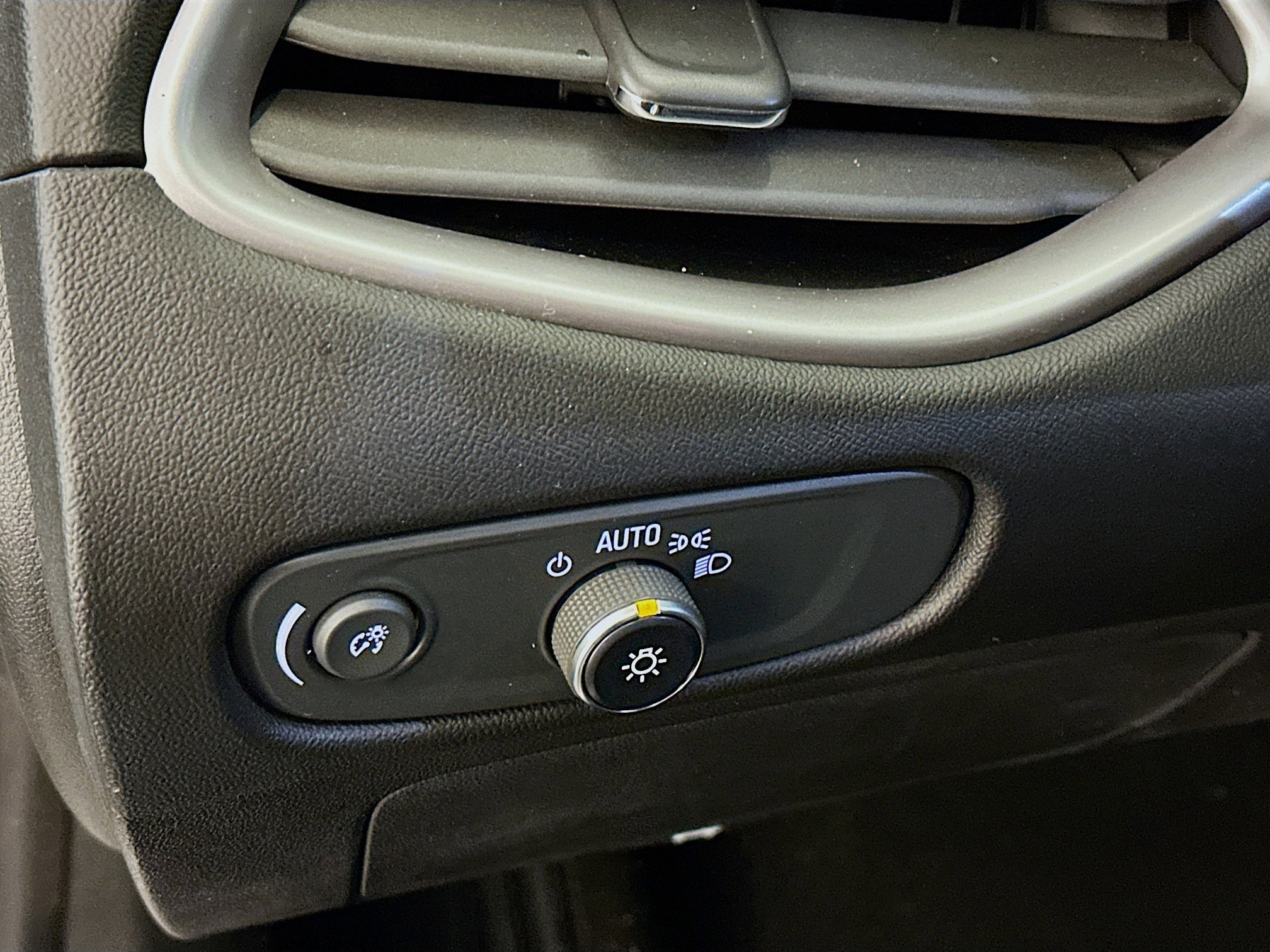 Used 2020 Chevrolet Malibu LS image 17