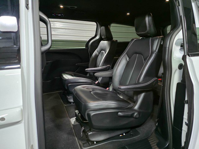 Used 2024 Chrysler Pacifica Limited image 18
