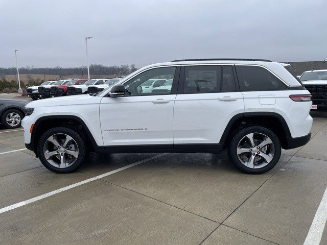 New 2025 Jeep Grand Cherokee Limited w/ Trailer Tow Package image 2