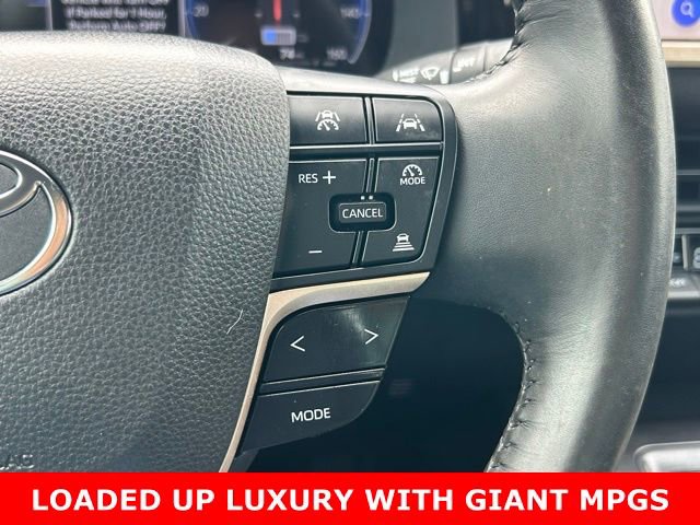 Used 2023 Toyota Crown XLE image 21