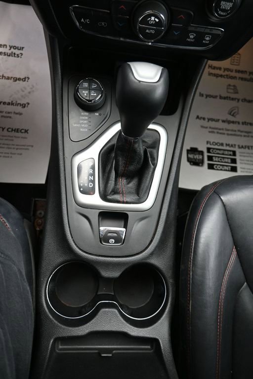 Used 2014 Jeep Cherokee Trailhawk w/ Comfort/Convenience Group AWD/4WD image 17