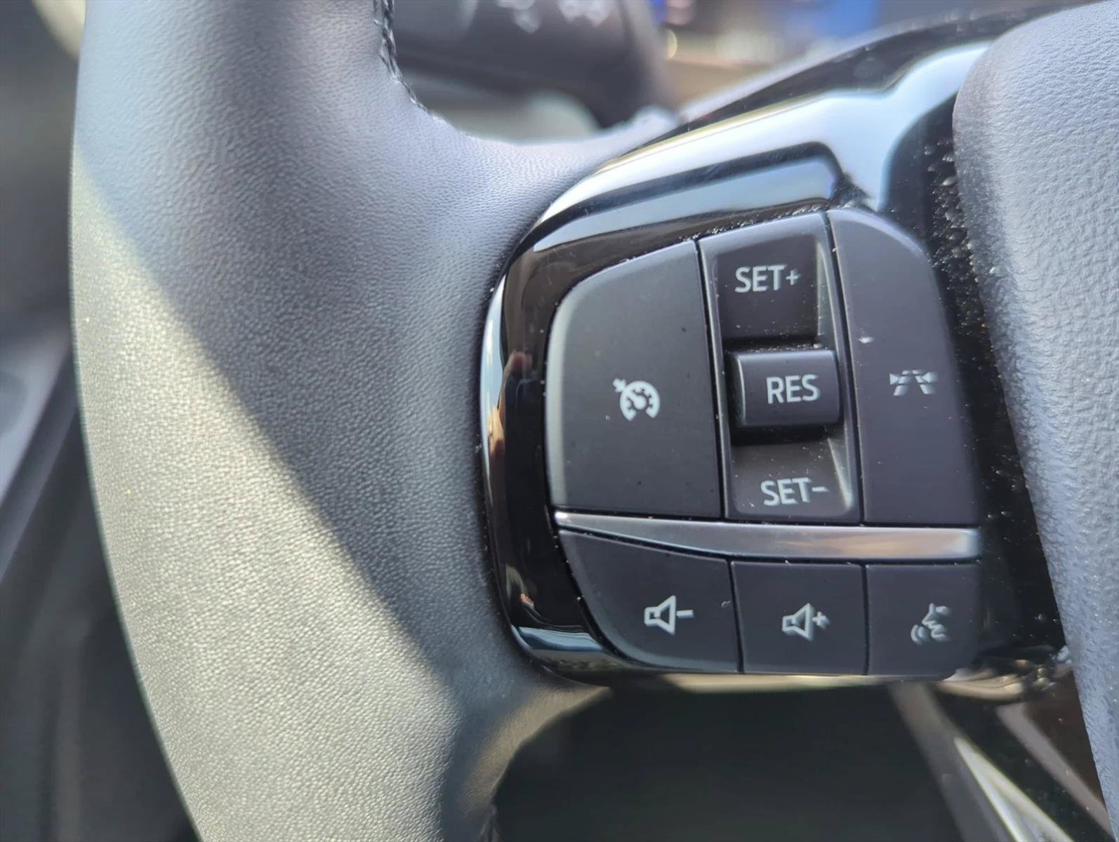 Used 2024 Ford Escape Active w/ Cold Weather Package FWD image 23