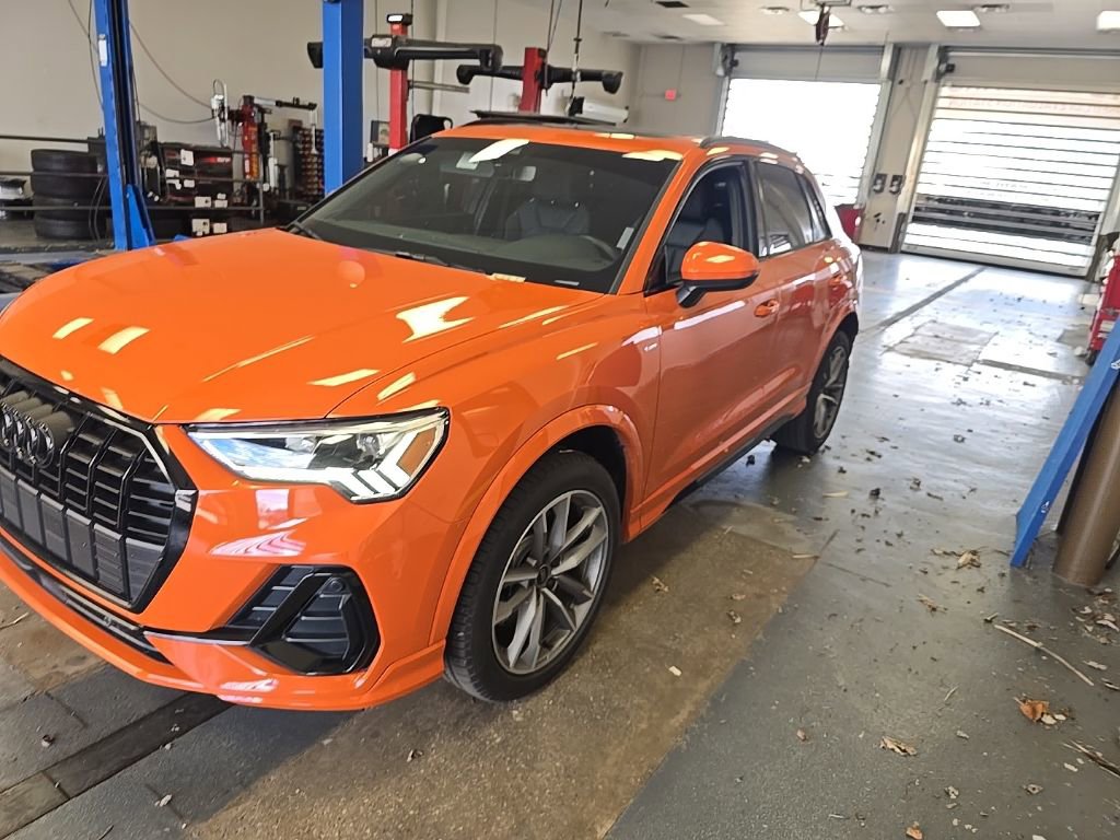 Used 2024 Audi Q3 2.0T Premium Plus w/ Premium Plus Package image 2