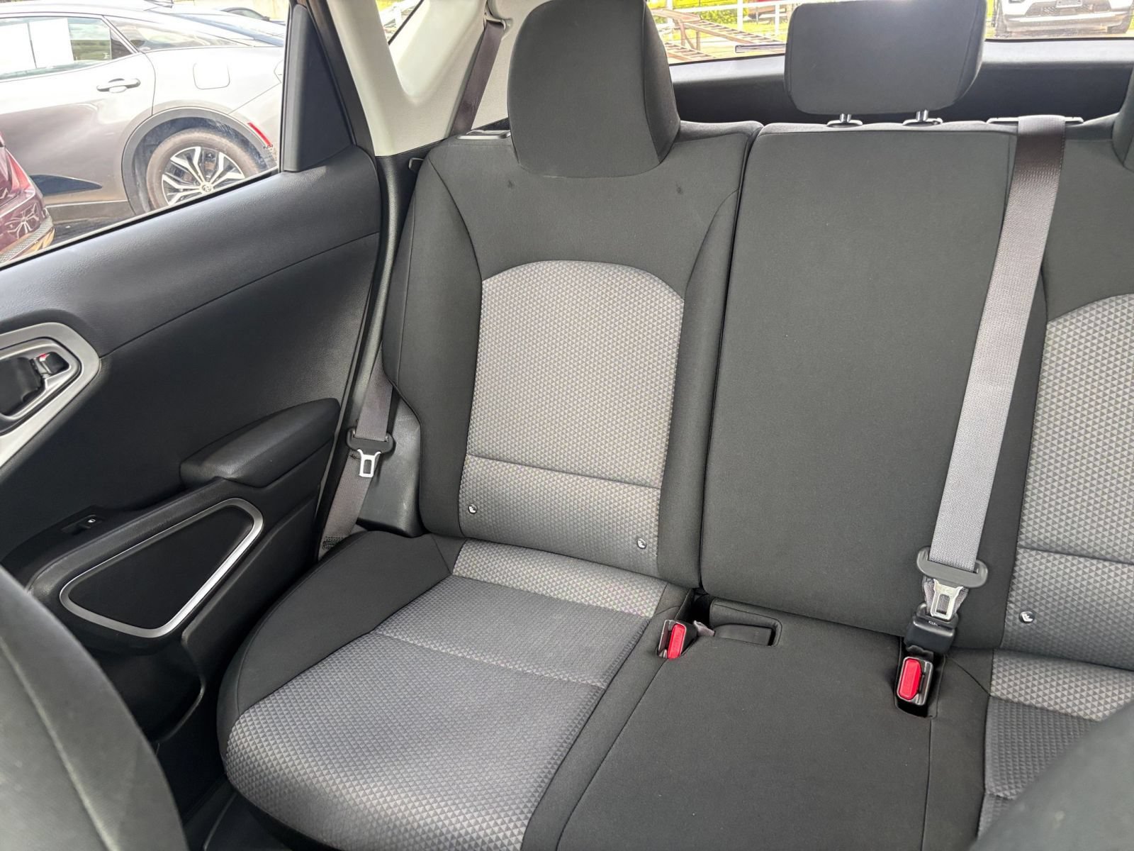 Used 2025 Kia Soul LX w/ LX Technology Package FWD image 32