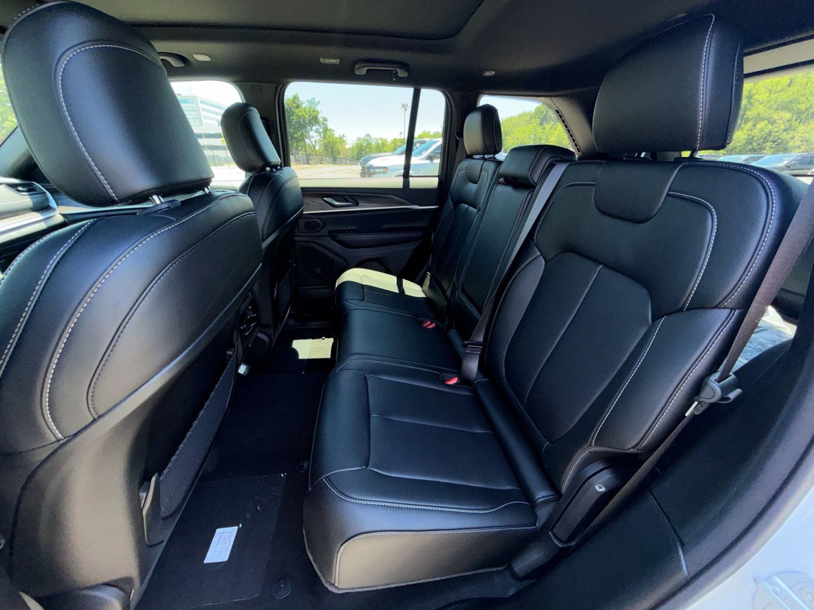 New 2026 Jeep Grand Cherokee Limited w/ Luxury Tech Group II AWD/4WD image 25