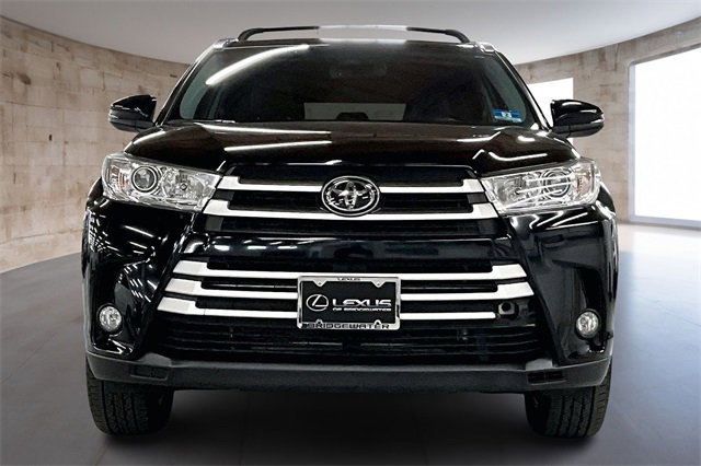 Used 2019 Toyota Highlander XLE image 2