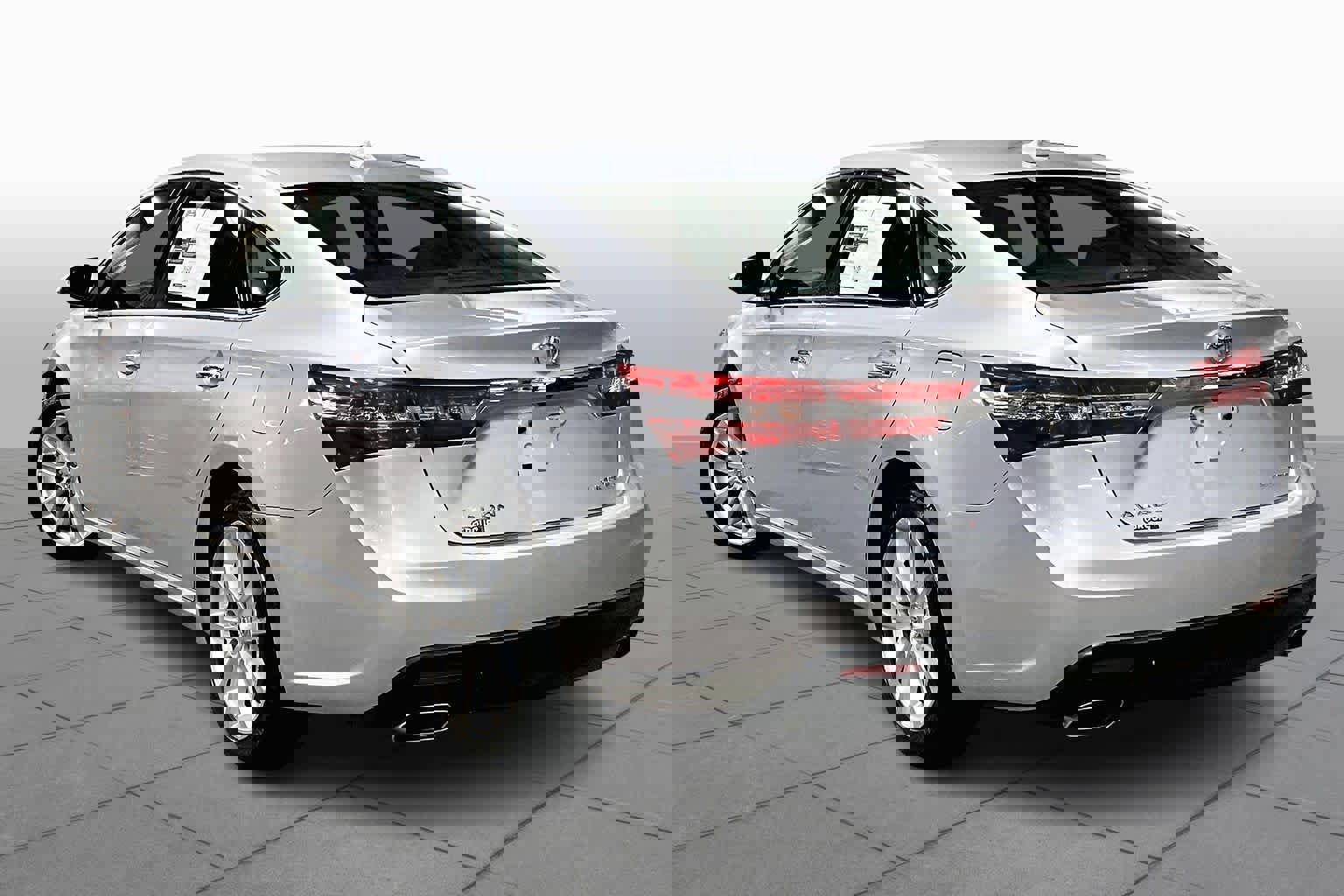 Used 2013 Toyota Avalon Limited image 11