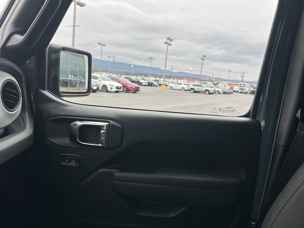 Used 2025 Jeep Wrangler Sport S image 38