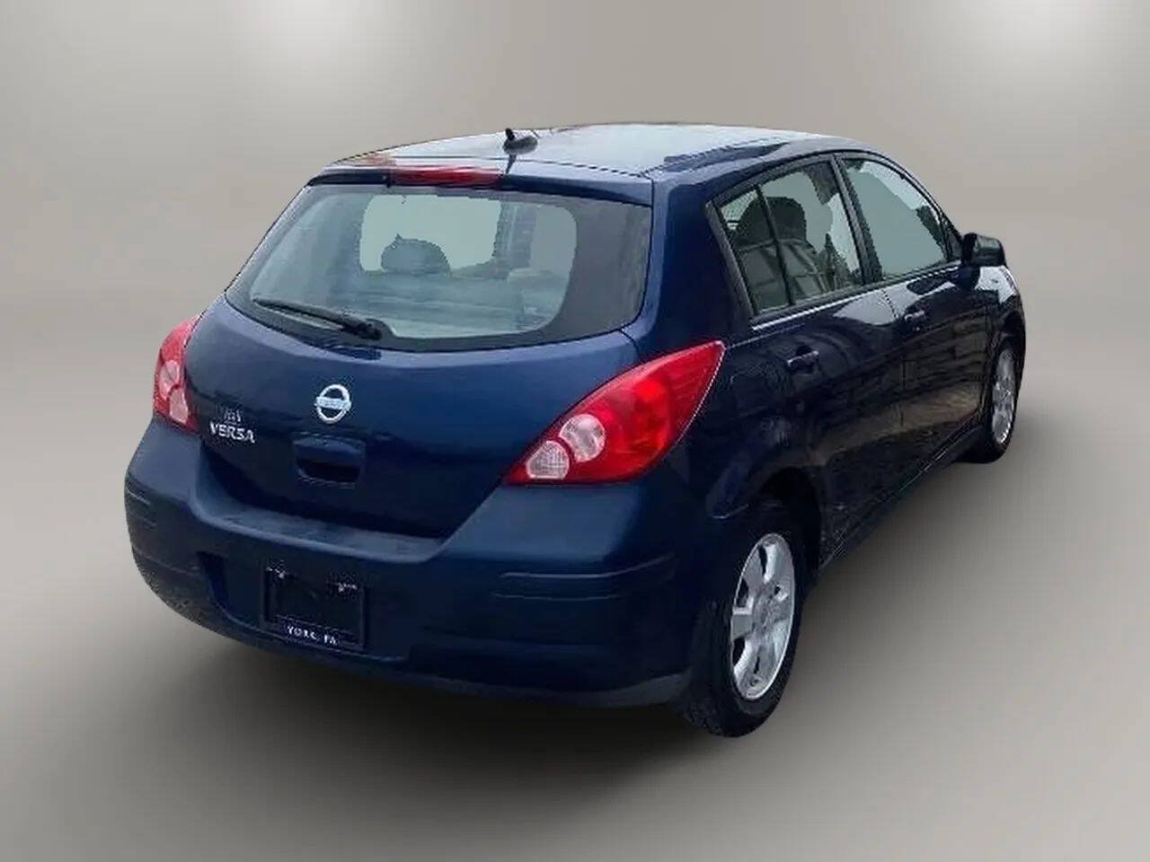 Used 2007 Nissan Versa Hatchback w/ Convenience Pkg FWD image 6