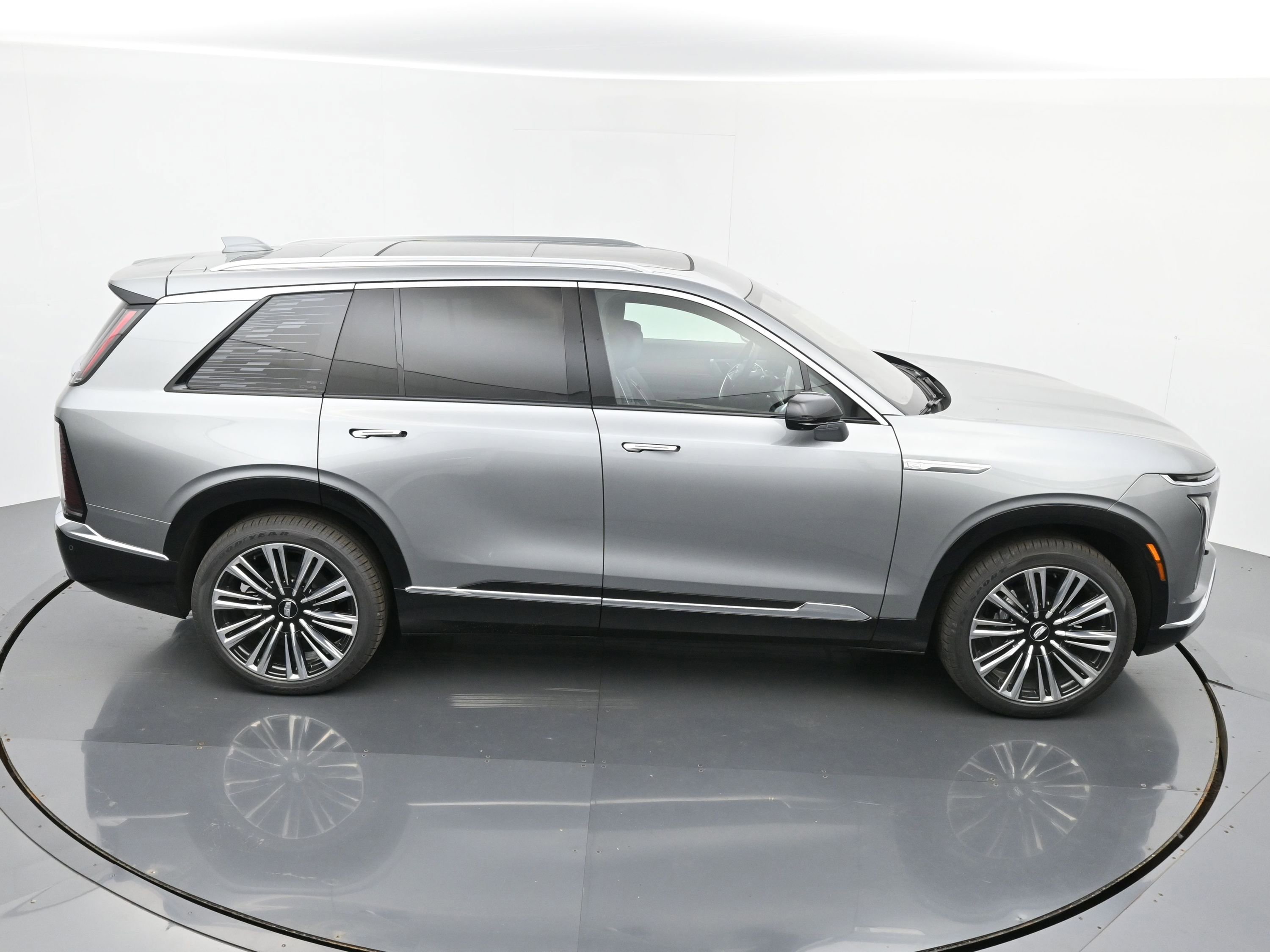 New 2026 Cadillac Vistiq Premium Luxury w/ LPO, Floor Liner Package image 28