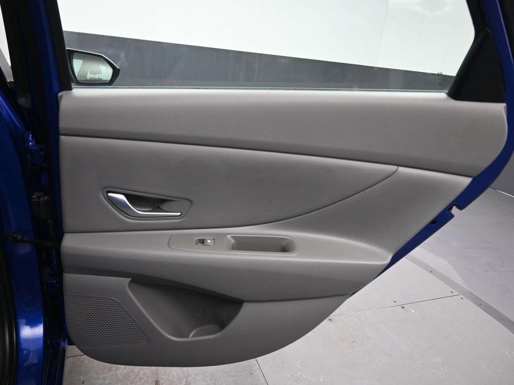 Used 2023 Hyundai Elantra SEL w/ Convenience Package FWD image 34