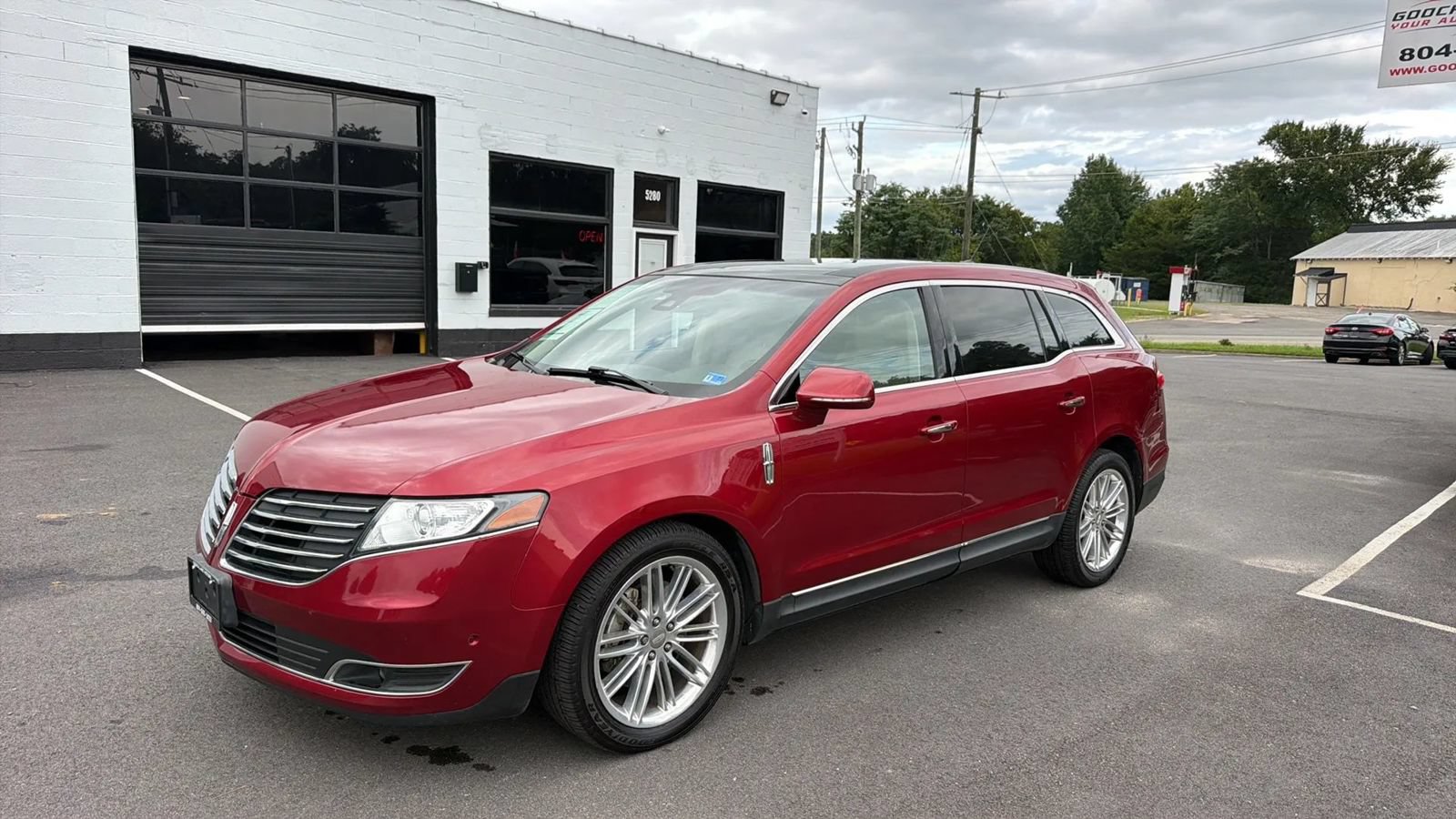 Used 2019 Lincoln MKT AWD image 3