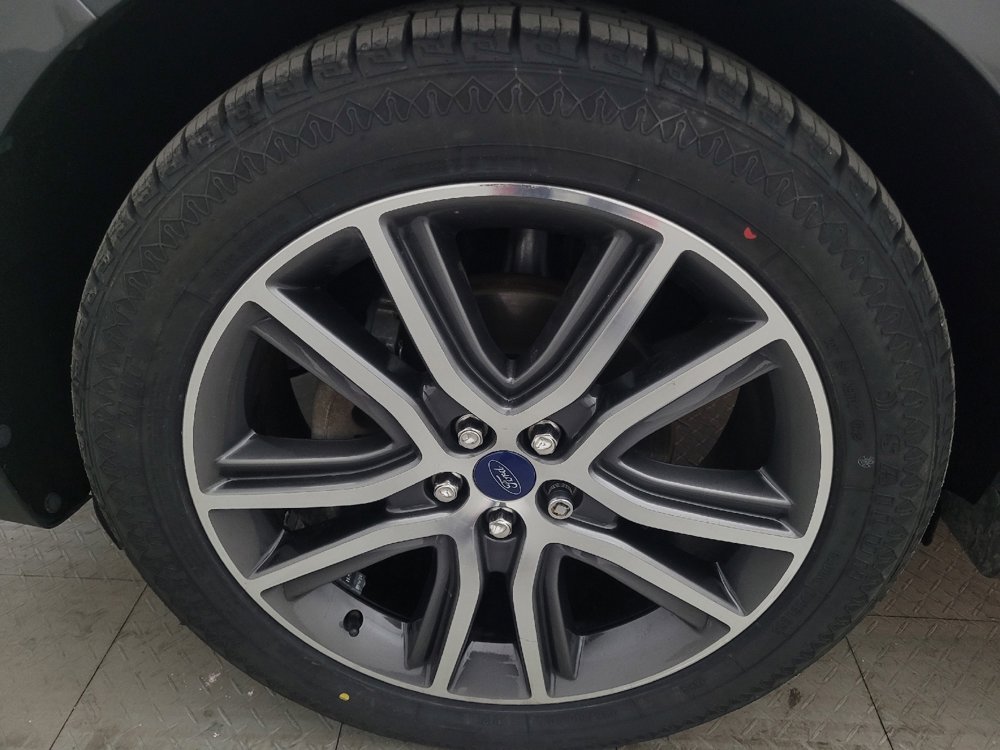 Used 2020 Ford Edge Titanium image 31