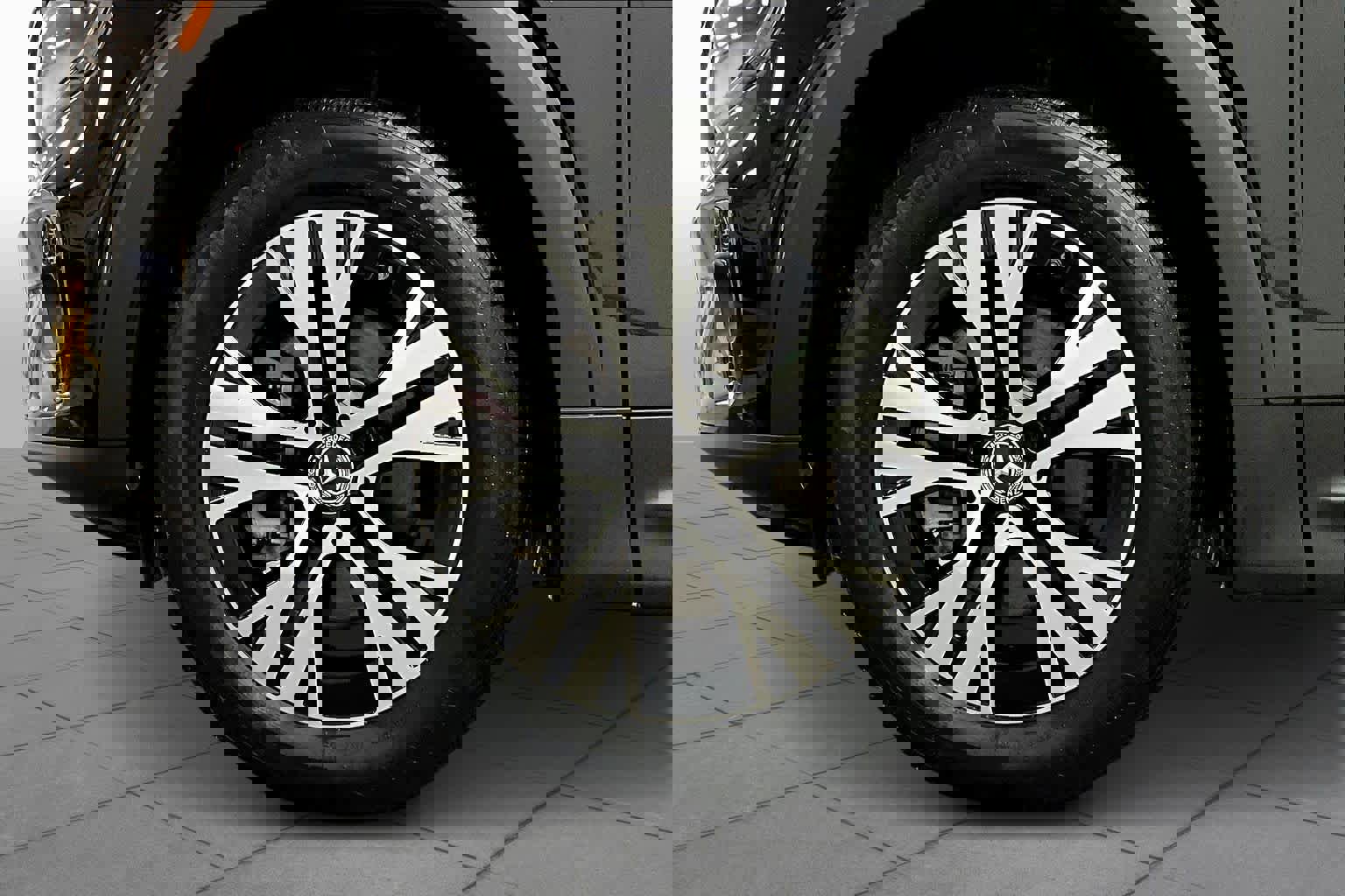 Used 2026 Mercedes-Benz GLB 250 4MATIC image 11