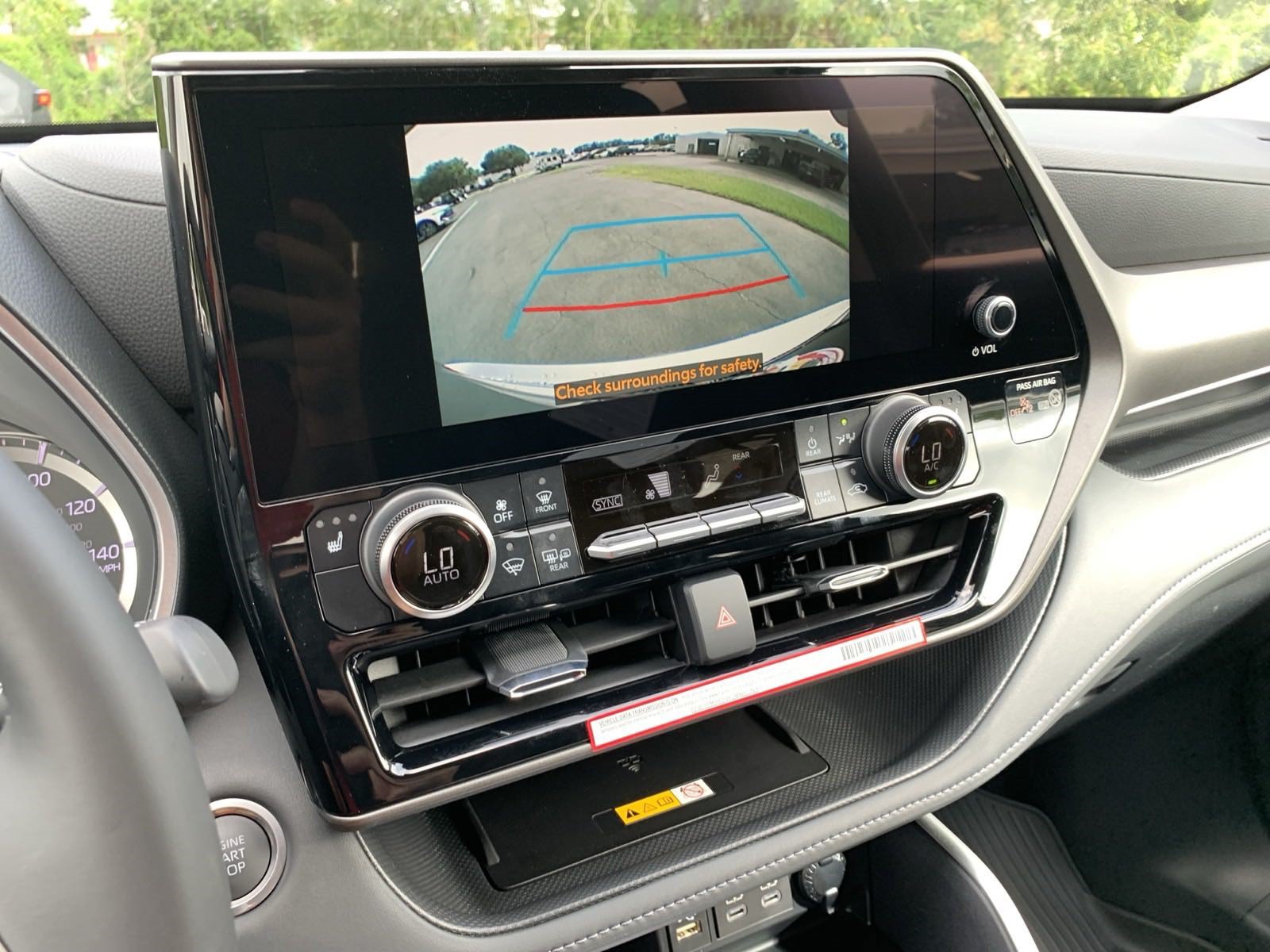 New 2024 Toyota Highlander XLE FWD image 15
