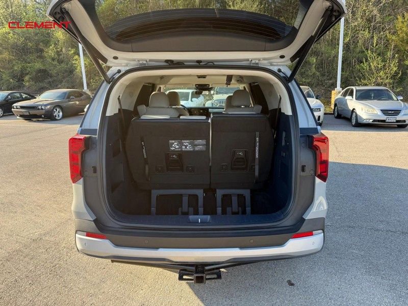 Used 2025 Kia Carnival EX image 6