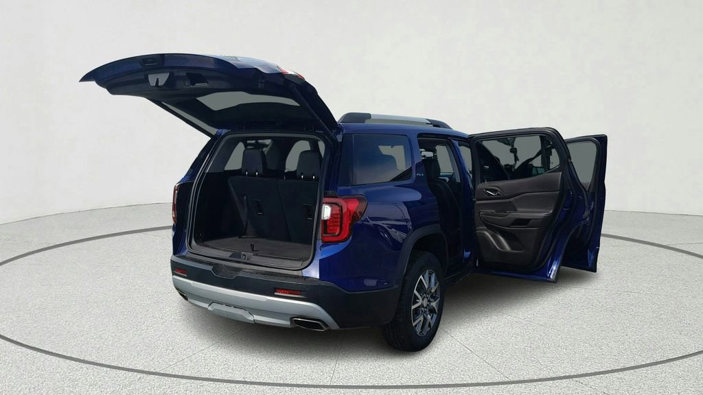 Used 2023 GMC Acadia SLT image 13