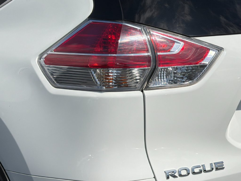 Used 2016 Nissan Rogue S w/ Appearance Package FWD image 25