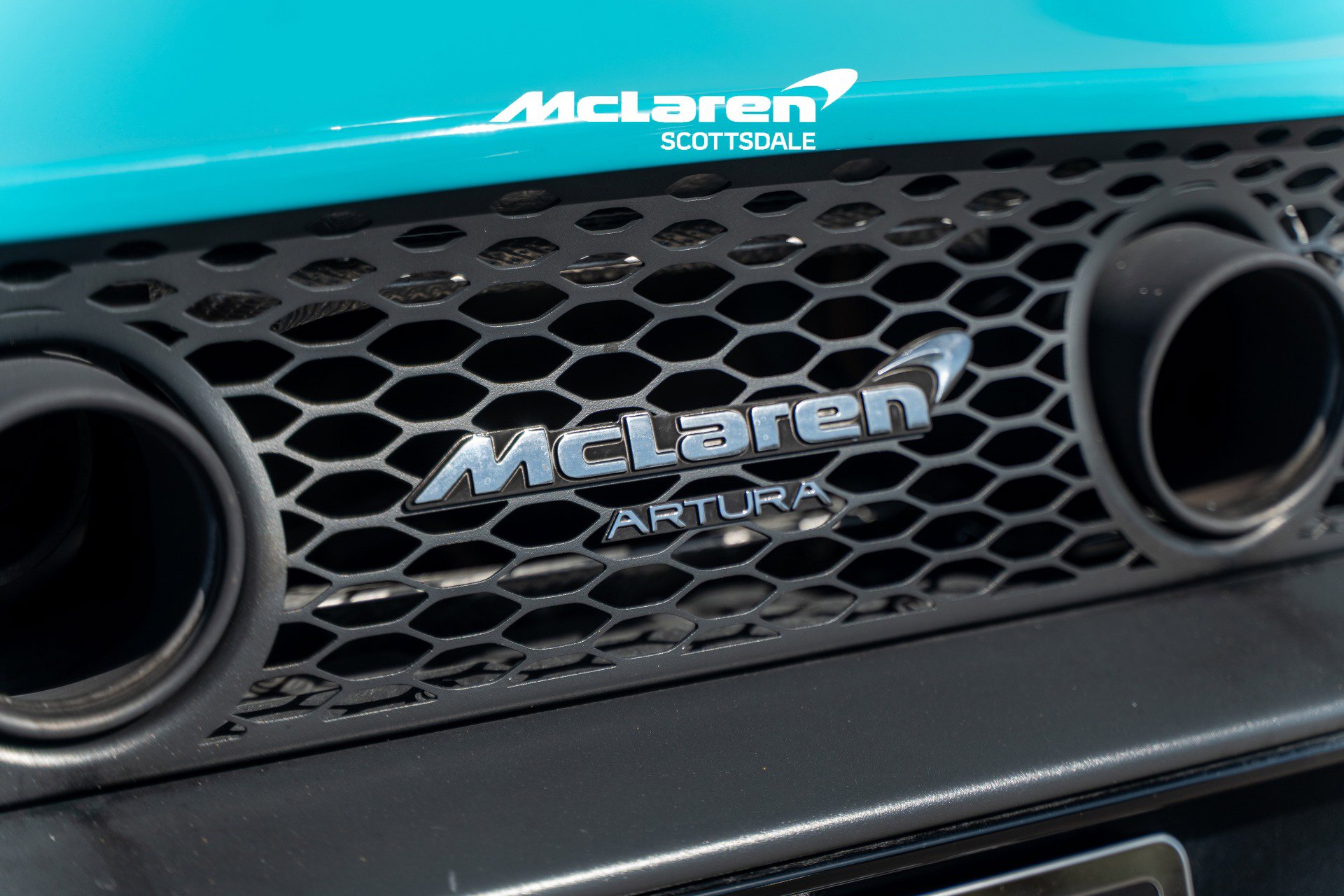 Used 2024 McLaren Artura image 15