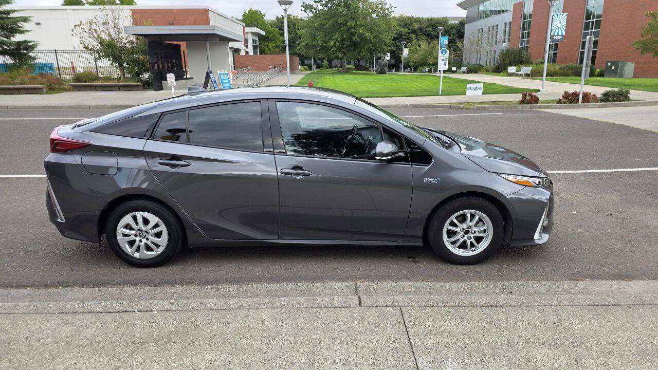 Used 2018 Toyota Prius Prime Advanced w/ Carpet Mat Package image 4