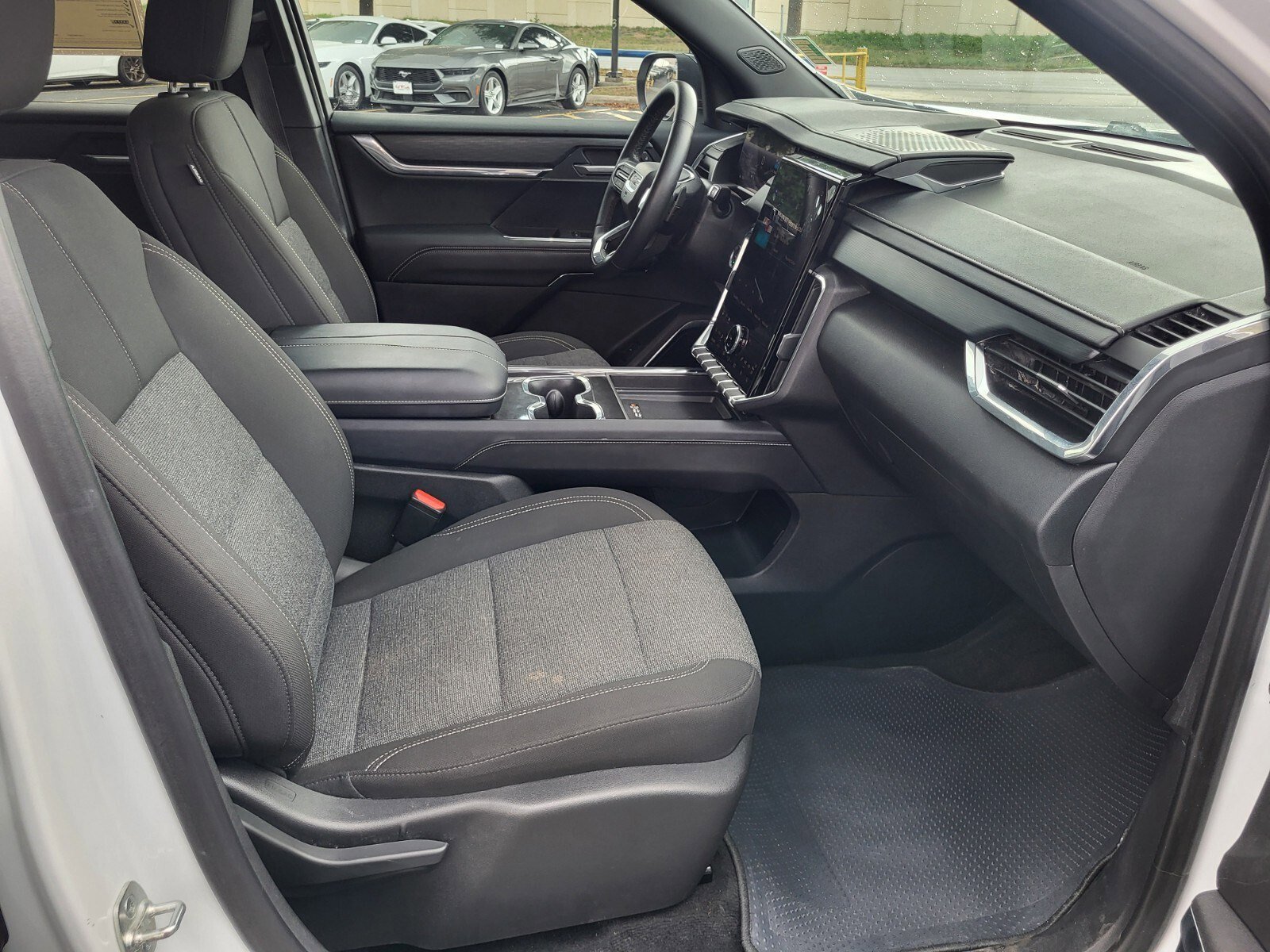 Used 2025 GMC Acadia Elevation FWD image 12