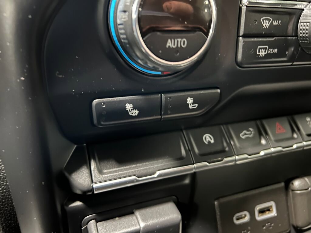 Used 2019 Chevrolet Silverado 1500 LT w/ All-Star Edition image 13