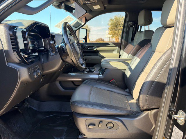 Used 2024 Chevrolet Silverado 2500 ZR2 w/ Technology Package image 7