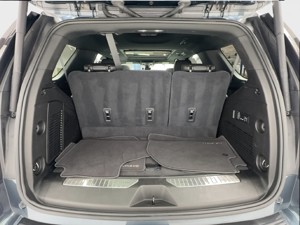 Used 2021 Chevrolet Tahoe High Country w/ Premium Package AWD/4WD image 19