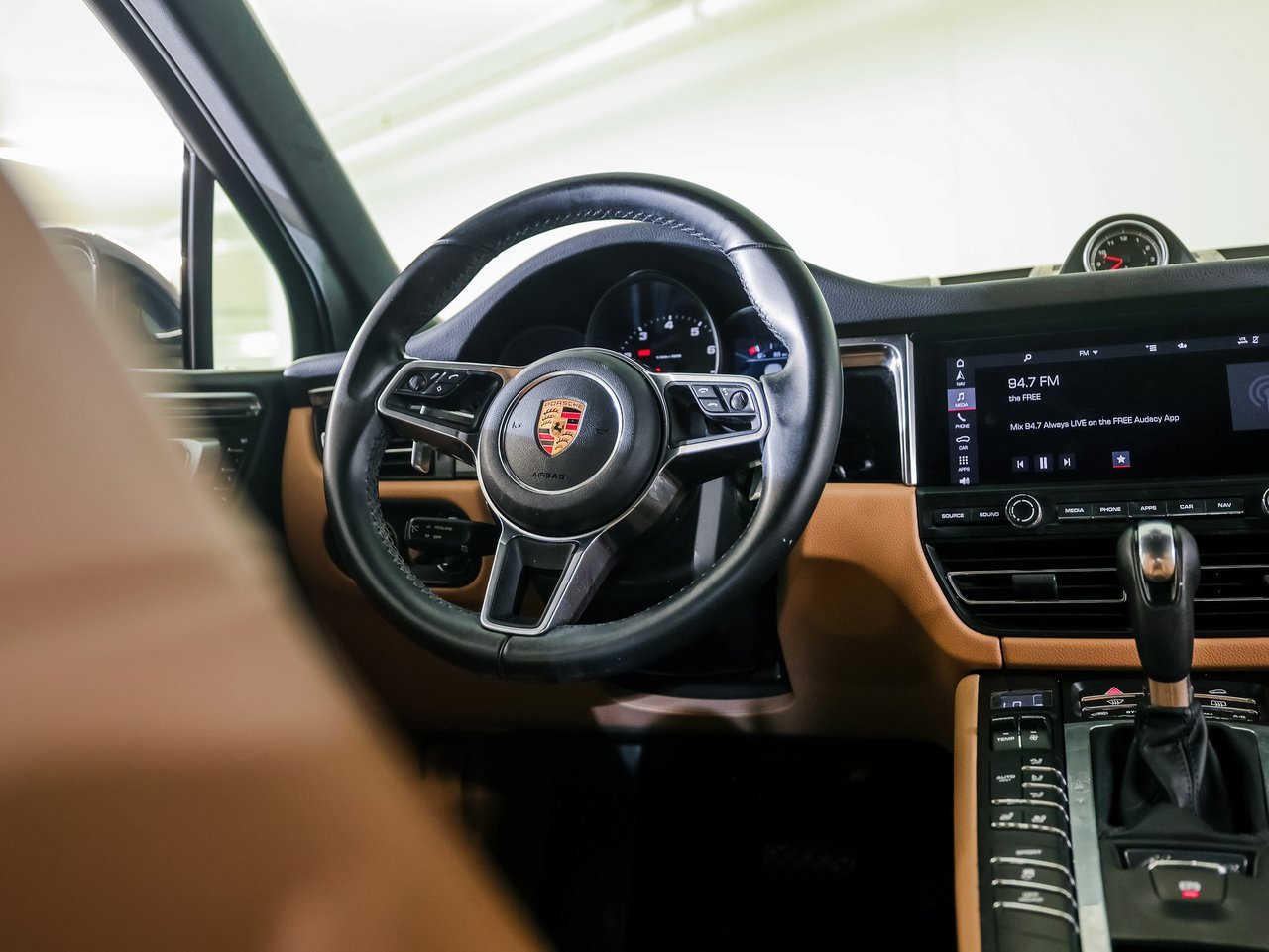 Certified 2020 Porsche Macan image 27