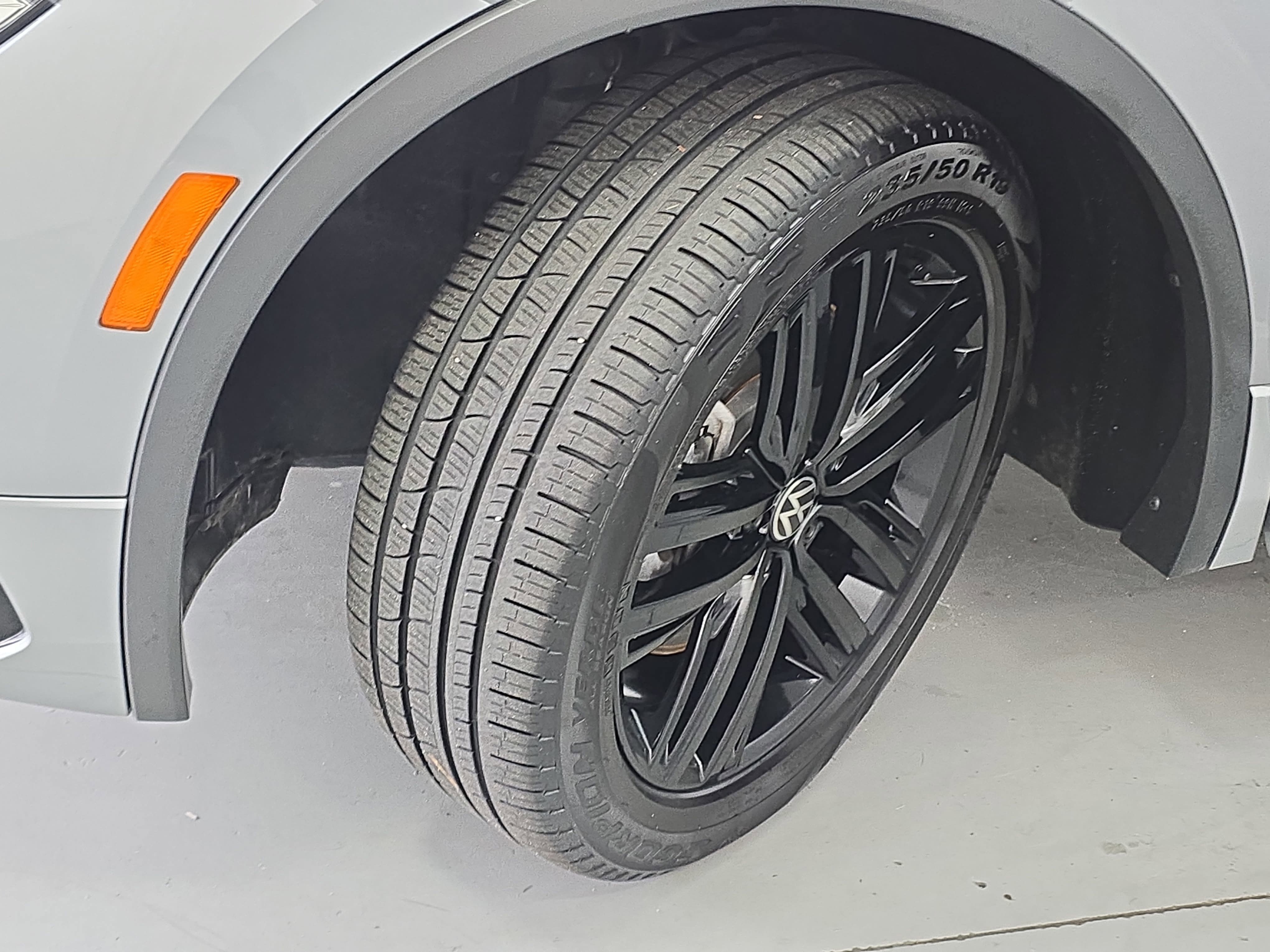 Certified 2022 Volkswagen Tiguan SE R-Line FWD image 34