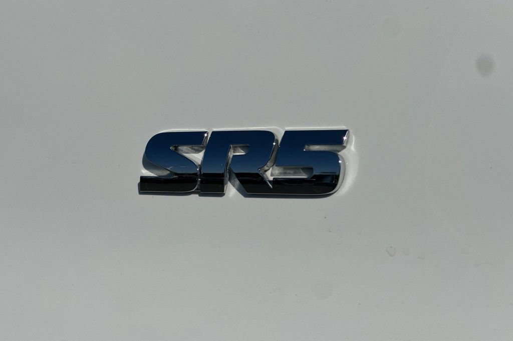 Used 2022 Toyota 4Runner SR5 Premium w/ Moonroof Package AWD/4WD image 26
