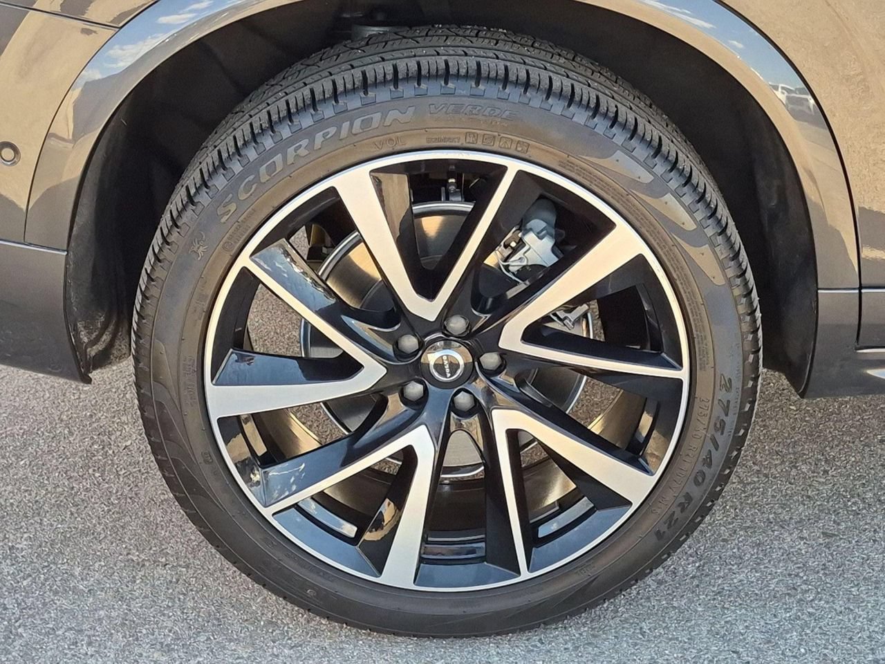 Certified 2024 Volvo XC90 B5 Plus w/ Protection Package Premier AWD/4WD image 9