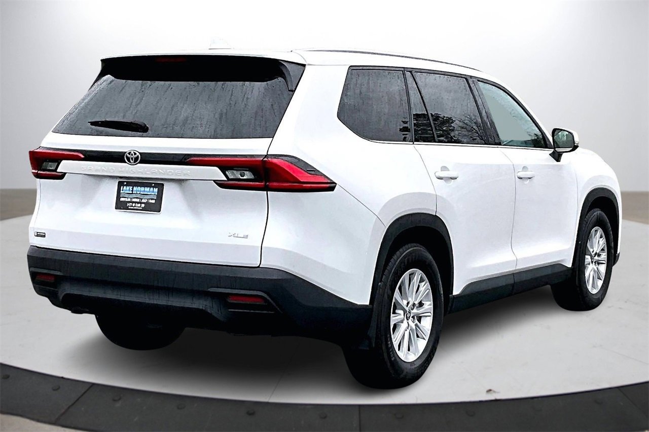 Used 2024 Toyota Grand Highlander Limited image 8