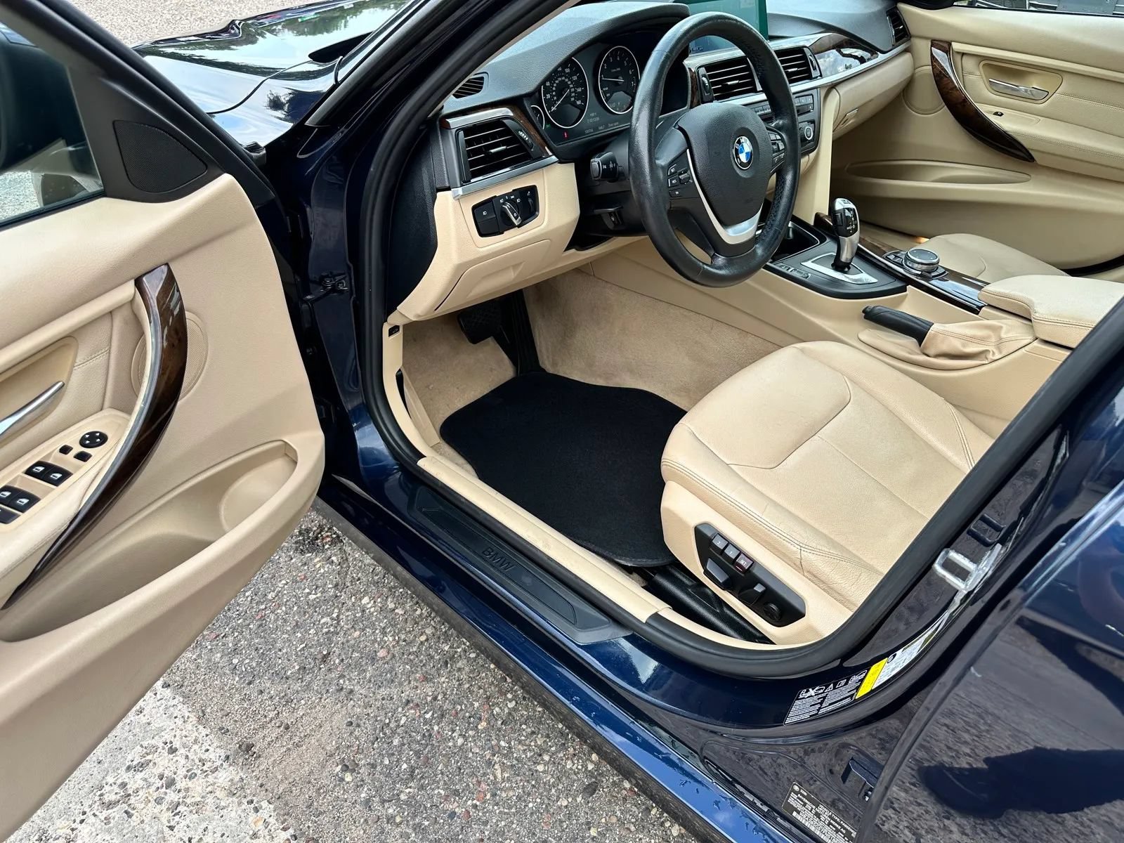 Used 2015 BMW 328i xDrive Sedan AWD/4WD image 9