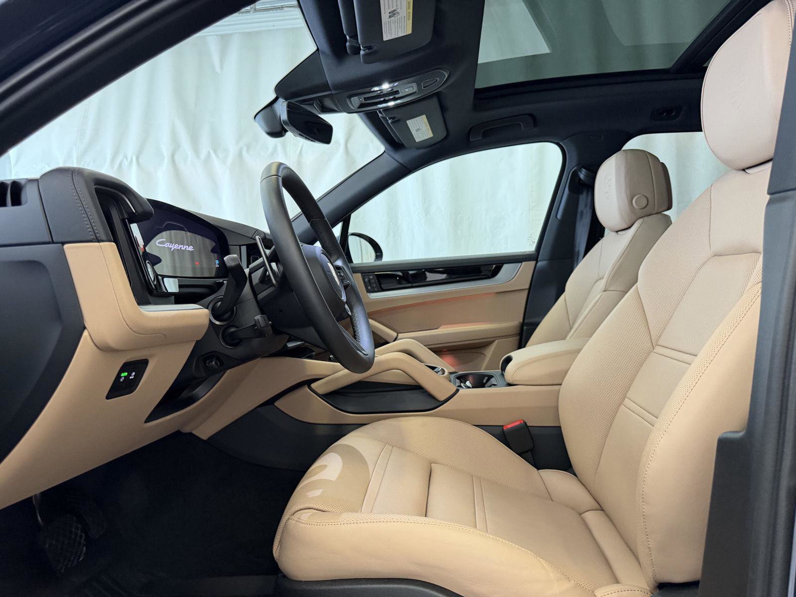 Certified 2025 Porsche Cayenne E-Hybrid image 5